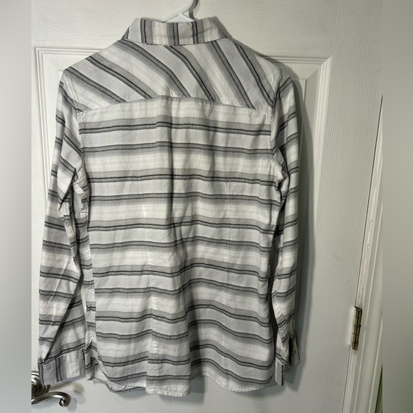 Eddie Bauer Women’s size Medium Classic Fit 100% Cotton Button Up. Black Stripes - Picture 4 of 8